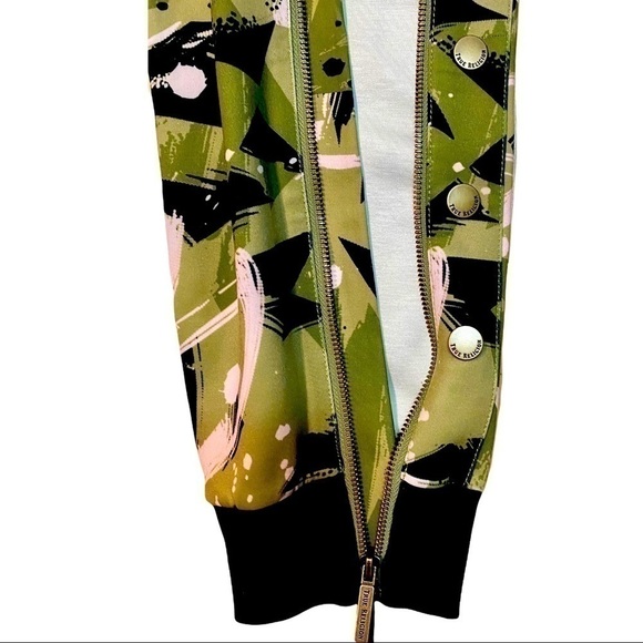 𝅺true RELIGION New With Tags WOMEN'S SNAP DETAIL CAMO JOGGERS SIZE MEDIUM - Picture 7 of 9